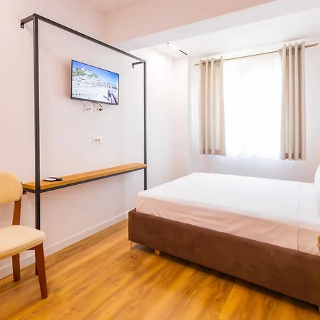 Violet Hotel *